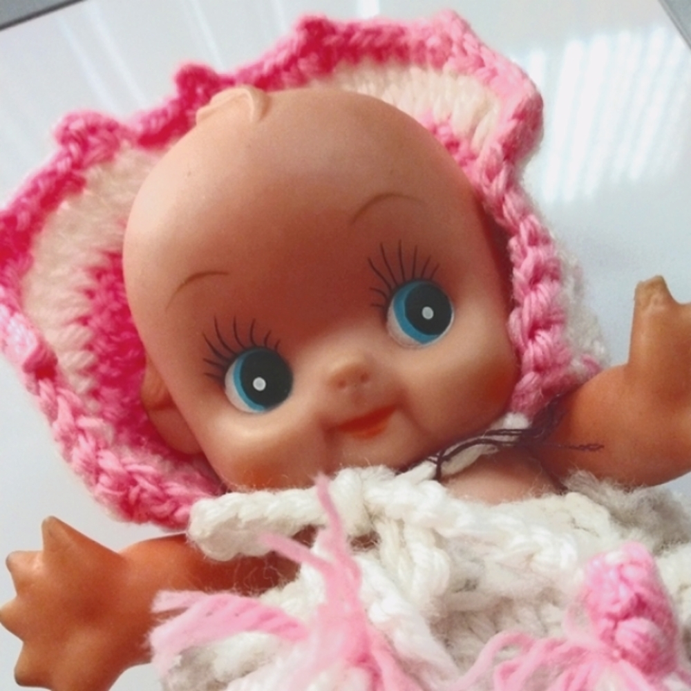 Vtg. Adorable Kewpie like doll in pink - Picture 3 of 10